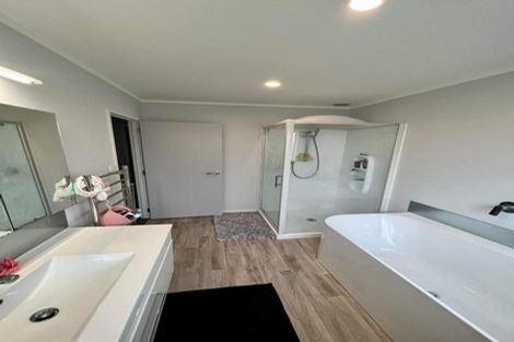 Photo of property in 62a Lauderdale Road, Birkdale, Auckland, 0626