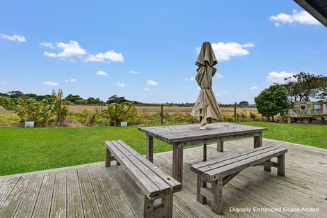 Photo of property in 54 Kuku Beach Road, Kuku, Levin, 5570