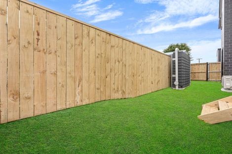 Photo of property in 66e Royal View Road, Te Atatu South, Auckland, 0610