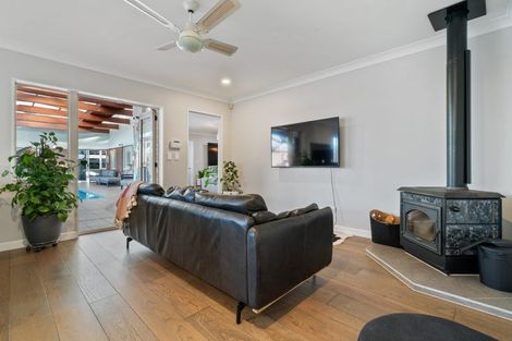Photo of property in 27 Beach Road, Pahurehure, Papakura, 2113