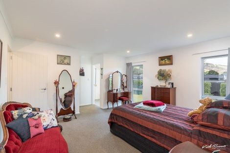 Photo of property in 33 Buddle Road, Wallaceville, Upper Hutt, 5018