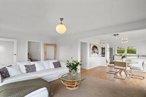 Photo of property in 3/619 Beach Road, Rothesay Bay, Auckland, 0630