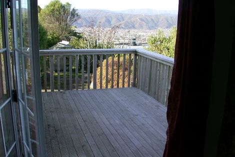 Photo of property in 5 Poto Road, Normandale, Lower Hutt, 5010