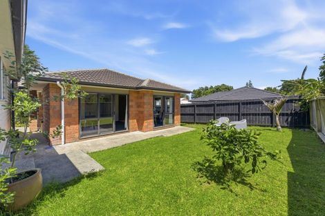 Photo of property in 25a Mcinnes Road, Weymouth, Auckland, 2103