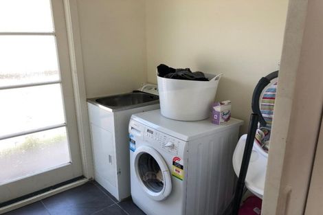 Photo of property in 2/15 Simpson Road, Ranui, Auckland, 0612