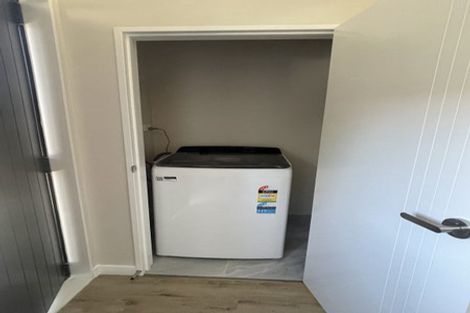 Photo of property in 5/58 Te Atatu Road, Te Atatu South, Auckland, 0610