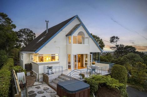 Photo of property in 98 Takahe Road, Titirangi, Auckland, 0604