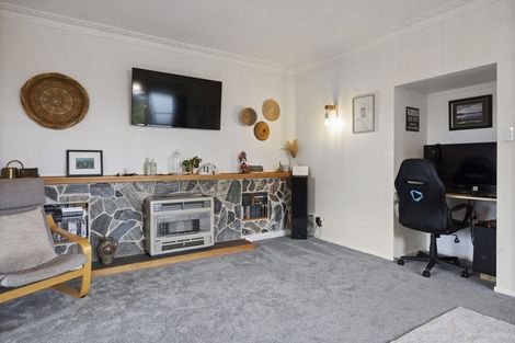 Photo of property in 2 Hood Place, Spotswood, New Plymouth, 4310