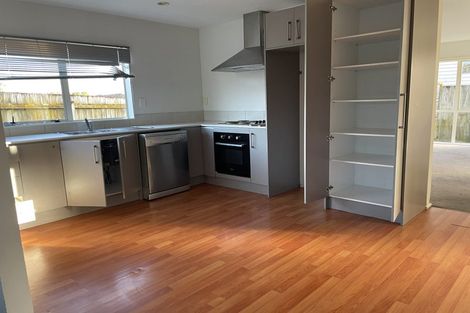 Photo of property in 16 Merlot Way, Te Atatu South, Auckland, 0610