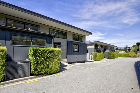 Photo of property in 8 Goldrush Way, Queenstown, 9300