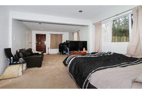 Photo of property in 1/52 Pupuke Road, Hillcrest, Auckland, 0627