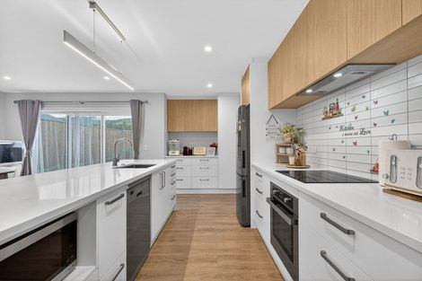 Photo of property in 43 Mary Crescent, Elderslea, Upper Hutt, 5018