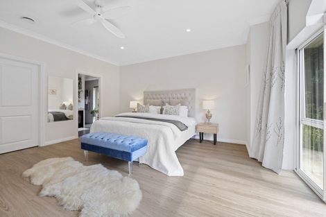 Photo of property in 7 Hobbs Road, Matakatia, Whangaparaoa, 0930