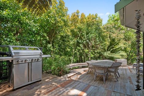 Photo of property in 19 Atarua Gardens, Waiatarua, Auckland, 0604