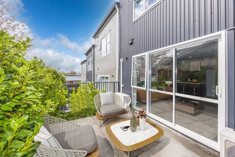 Photo of property in 12u4 Scotland Place, Hillcrest, Hamilton, 3216