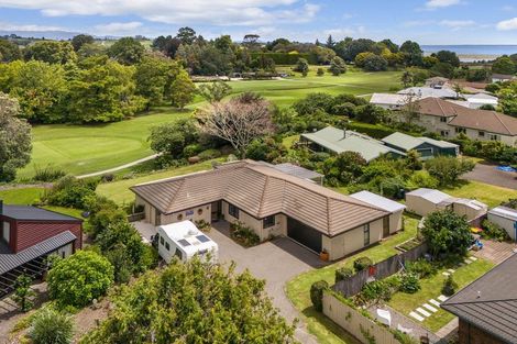 Photo of property in 35 Links View Drive, Omokoroa, 3114