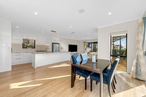 Photo of property in 9 Cloonlyon Drive, Flat Bush, Auckland, 2019