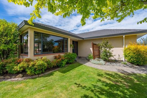Photo of property in 8 Arataki Road, Havelock North, 4130