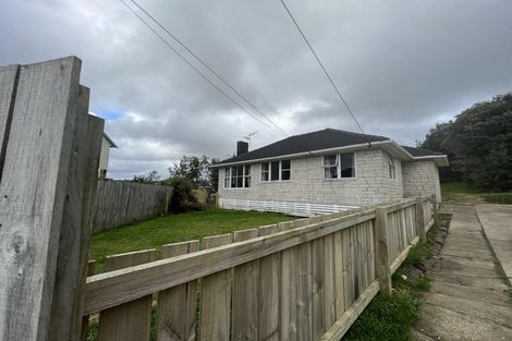 Photo of property in 21 Worcester Place, Cannons Creek, Porirua, 5024