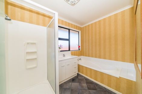 Photo of property in 10 Geneva Terrace, Kelvin Grove, Palmerston North, 4414