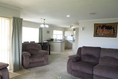 Photo of property in 72 Milson Drive, Papakura, 2110