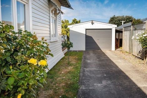 Photo of property in 8 Burns Avenue, Takaro, Palmerston North, 4412