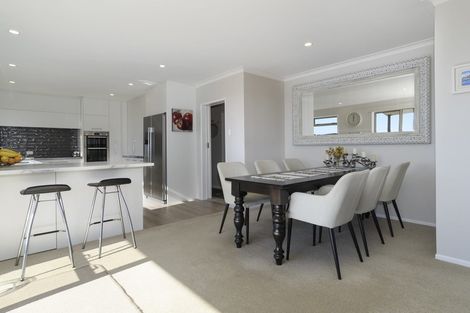 Photo of property in 18 Hinewa Road, Otumoetai, Tauranga, 3110