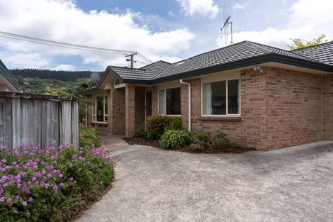 Photo of property in 1b Kereru Bend, Tawa, Wellington, 5028