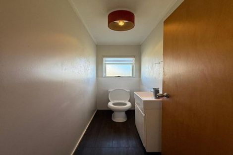 Photo of property in 10 Rook Place, Unsworth Heights, Auckland, 0632