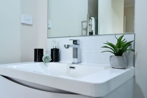 Photo of property in 5 Manawaroa Close, Grandview Heights, Hamilton, 3200