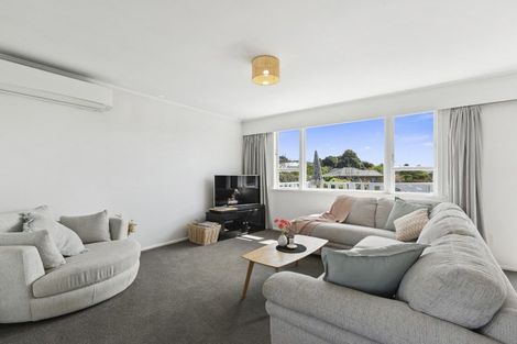 Photo of property in 5 Oswald Crescent, Paparangi, Wellington, 6037