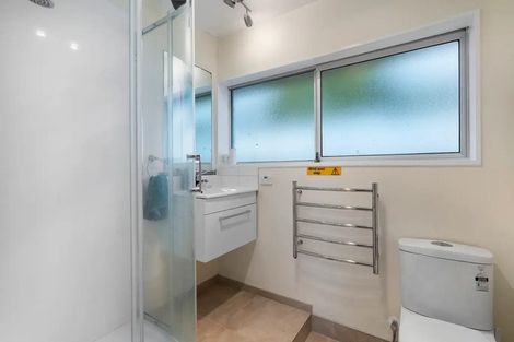 Photo of property in 1/98 Birkdale Road, Birkdale, Auckland, 0626