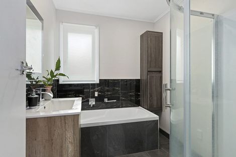 Photo of property in 6 Parkdale Place, Glenview, Hamilton, 3206