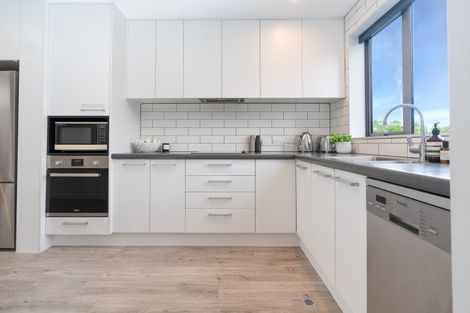 Photo of property in 13/2u Stone Street, Miramar, Wellington, 6022
