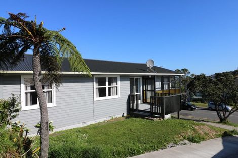 Photo of property in 60 Stewart Drive, Newlands, Wellington, 6037