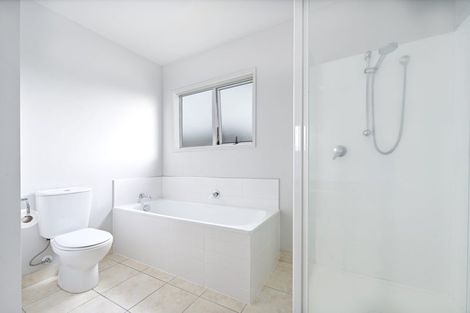 Photo of property in 8 Roy Maloney Drive, Henderson, Auckland, 0612
