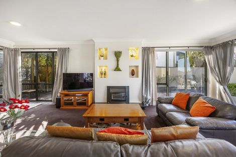 Photo of property in 34a Seaview Road, Castor Bay, Auckland, 0620