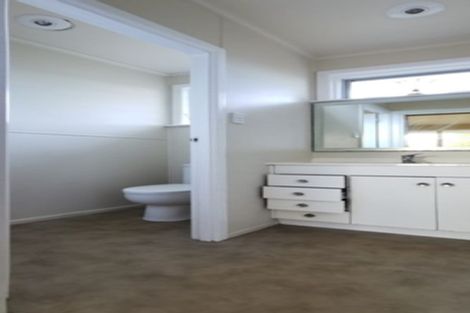 Photo of property in 14 Freyberg Place, Howick, Auckland, 2014