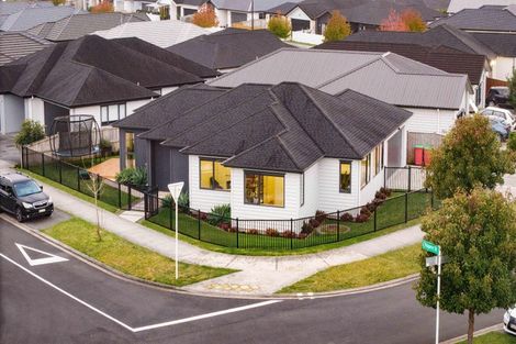 Photo of property in 5 Konoba Avenue, Kumeu, 0810