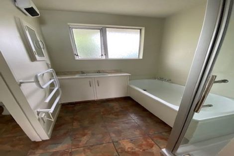 Photo of property in 64 Crofton Road, Harewood, Christchurch, 8051