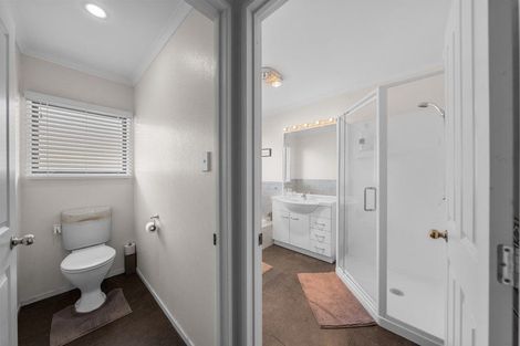 Photo of property in 33 Ruze Vida Drive, Massey, Auckland, 0614