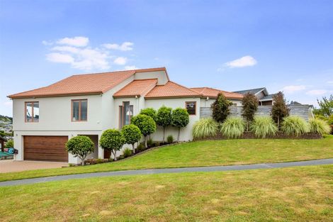 Photo of property in 2 Navigation Drive, Whitby, Porirua, 5024