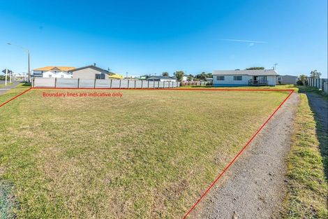 Photo of property in 6 Cross Street, Castlecliff, Wanganui, 4501
