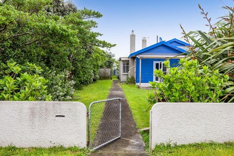 Photo of property in 180 Tasman Street, Opunake, 4616