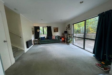 Photo of property in 4 Eastglen Road, Glen Eden, Auckland, 0602