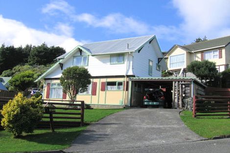 Photo of property in 3 Pimlico Place, Newlands, Wellington, 6037