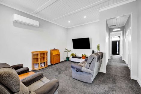 Photo of property in 42 Collins Street, Hawera, 4610