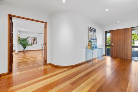 Photo of property in 33 Bryndwr Road, Fendalton, Christchurch, 8052