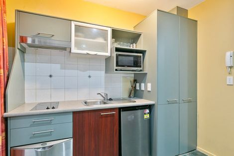 Photo of property in Atrium Towers, 1h/154 The Terrace, Wellington Central, Wellington, 6011