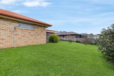 Photo of property in 37 Cabeleigh Drive, Helensville, 0800